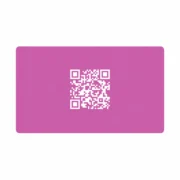 Гравирана лилава метална визитка с QR код, гланцово покритие и сребристо-бял лазерно гравиран дизайн